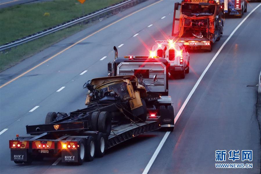 Acidente com ?nibus escolar deixa 2 mortos nos EUA