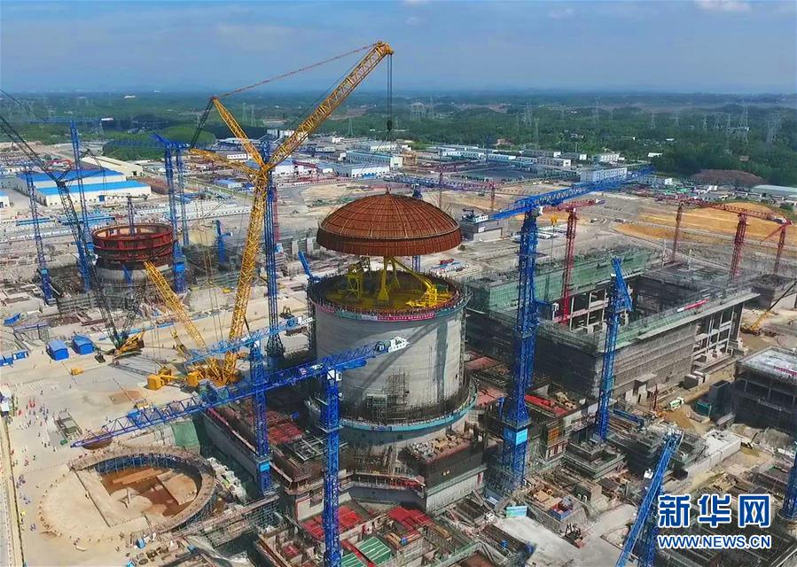 Instala??o de cúpula hemisférica na unidade No 3 da usina nuclear concluída