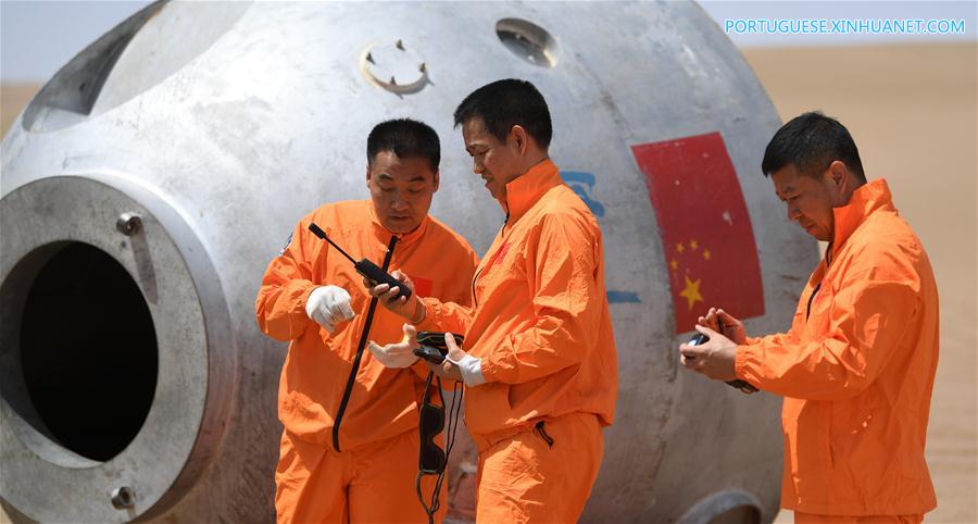 Astronautas chineses concluem treinamento de sobrevivência no deserto