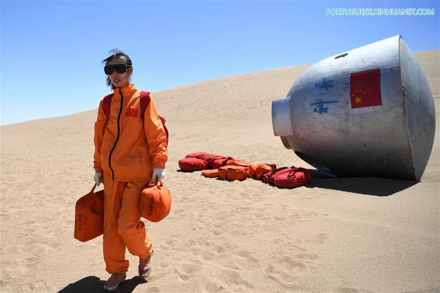 Astronautas chineses concluem treinamento de sobrevivência no deserto