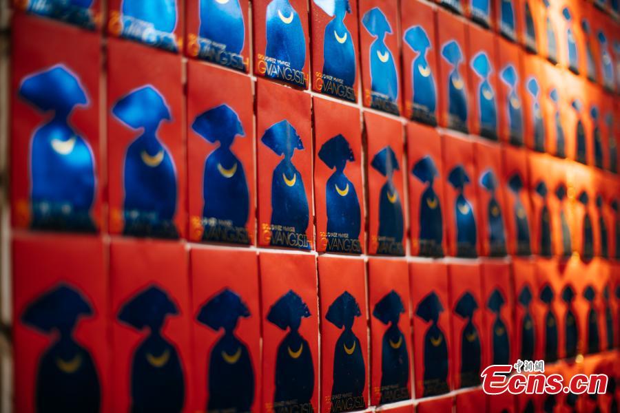 Empreendedores reaproveitam fábrica abandonada como base de cria??o