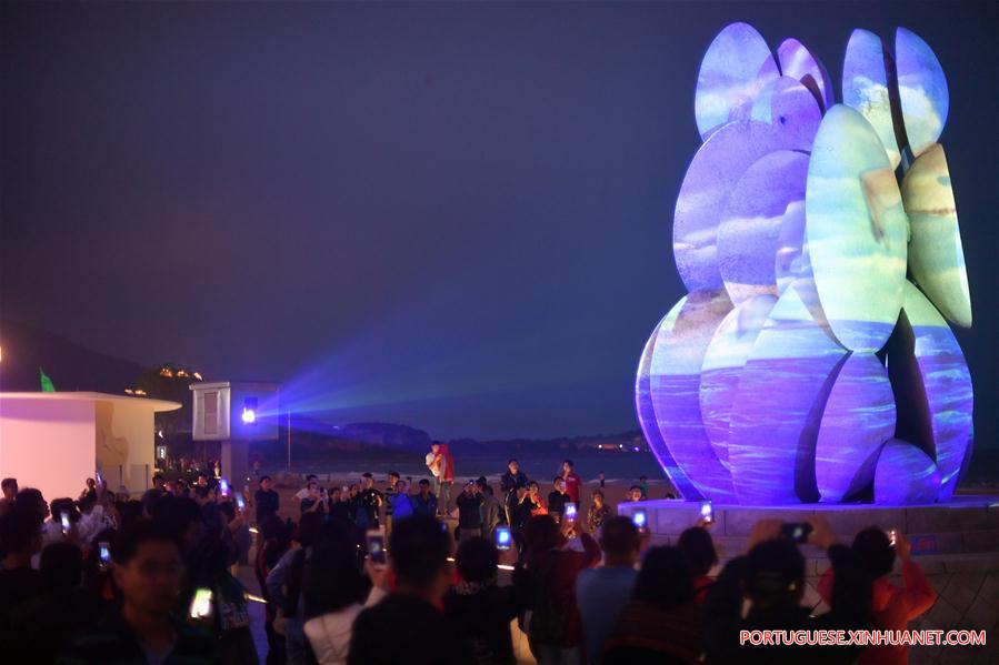 Paisagens noturnas de Qingdao, cidade anfitri? da 18a Cúpula da OCS