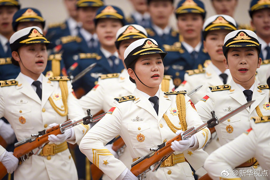 Guarda de honra feminina do ELP estreia como forma??o independente em Beijing