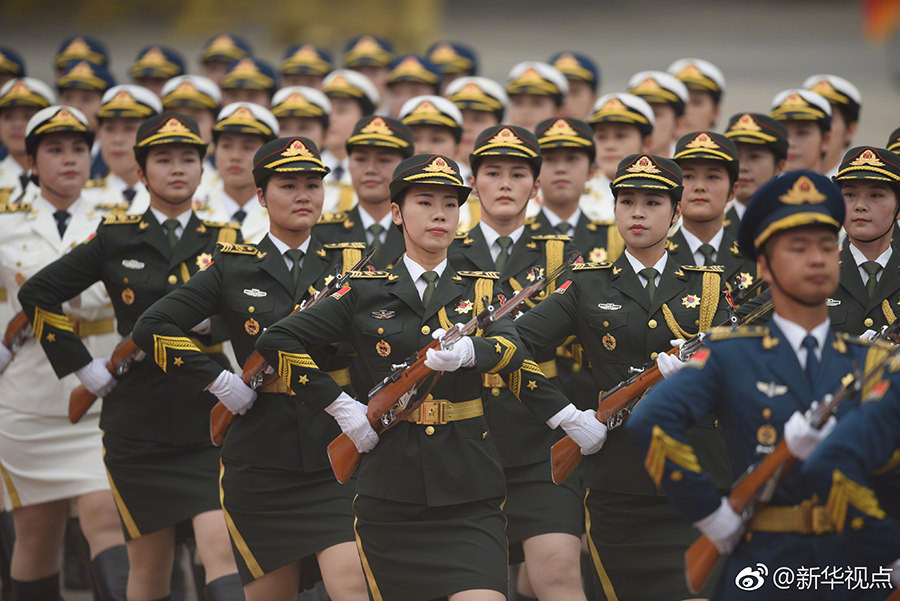 Guarda de honra feminina do ELP estreia como forma??o independente em Beijing