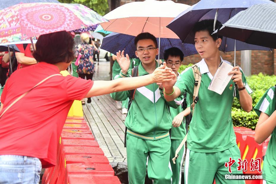 Mais de 9 milh?es de alunos chineses participam do vestibular nacional