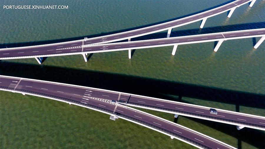 Ponte da Baía Qingdao Jiaozhou em Qingdao