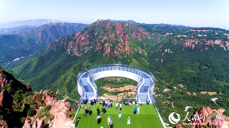 Corredor circular de vidro mais longo do mundo concluído em Zhengzhou