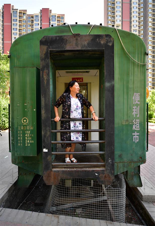 Vag?o de trem desativado se transforma em pequeno supermercado em Xi'an