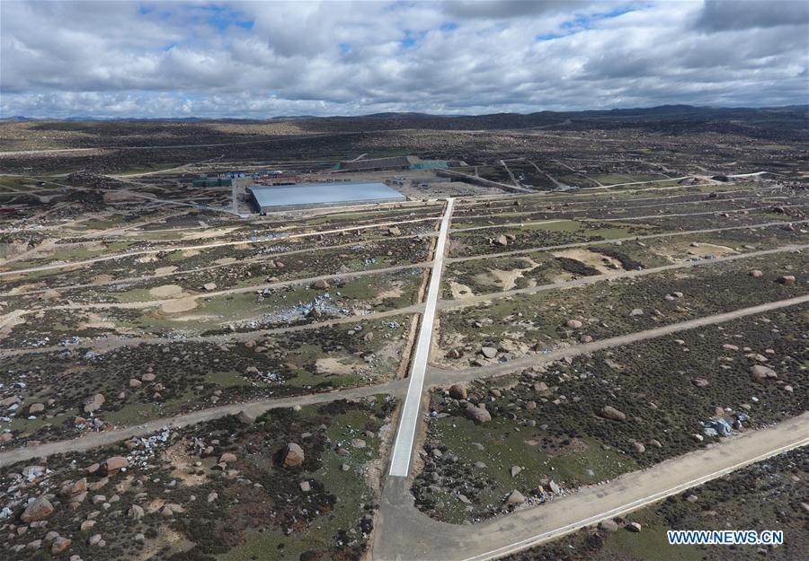 Observatório de dete??o de raios cósmicos em constru??o no sudeste da China