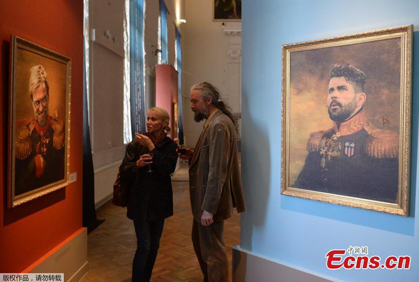 Retratos de lendas de futebol exibidos em S?o Petersburgo