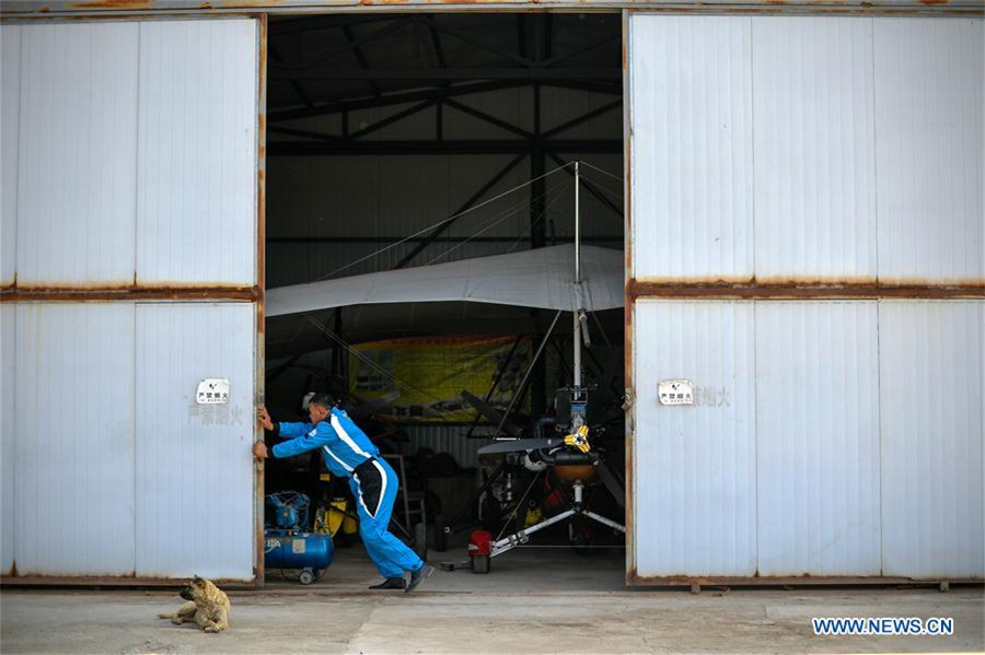 Agricultor chinês compartilha sua paix?o por esportes aéreos
