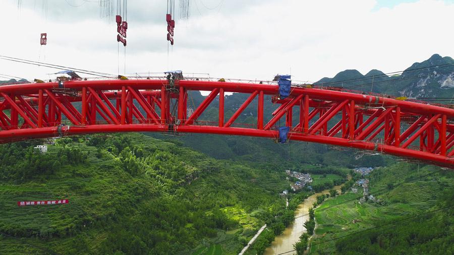 Guizhou: Constru??o da ponte de arco mais extensa do mundo concluída