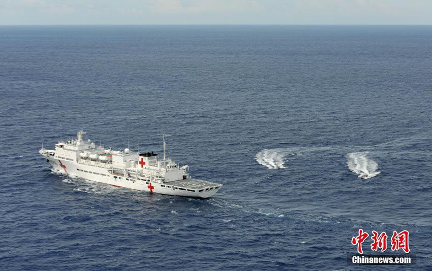 Navio-hospital Arco da Paz participa em manobra de assistência médica e evacua??o