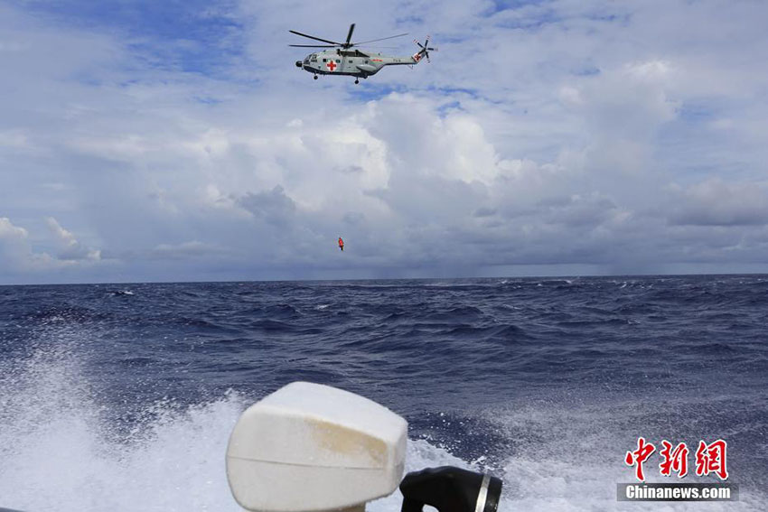 Navio-hospital Arco da Paz participa em manobra de assistência médica e evacua??o