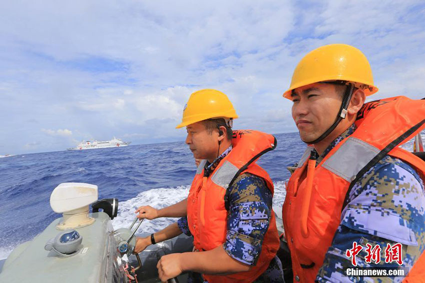Navio-hospital Arco da Paz participa em manobra de assistência médica e evacua??o