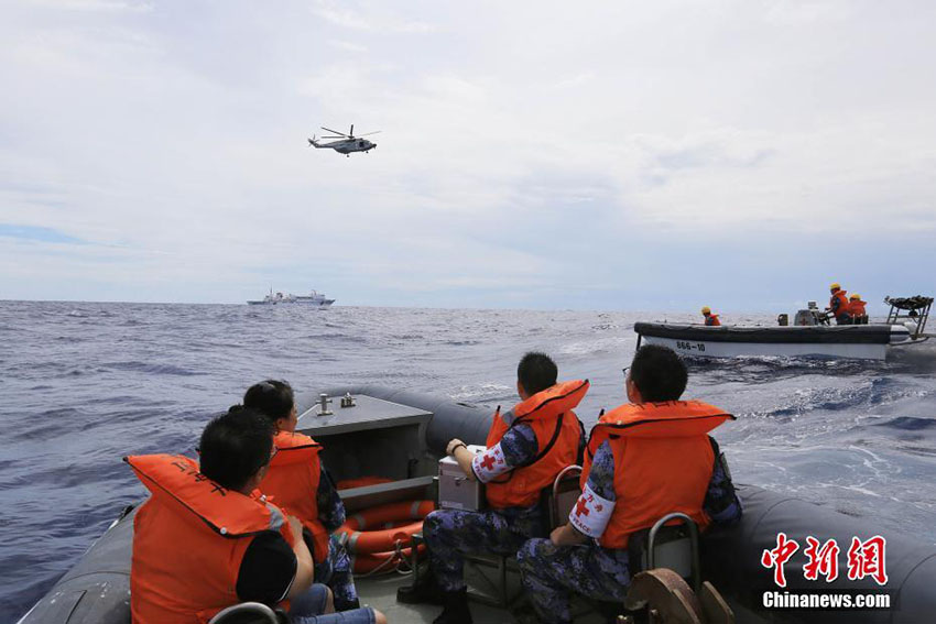 Navio-hospital Arco da Paz participa em manobra de assistência médica e evacua??o