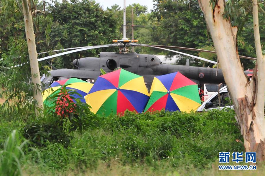 Equipa de futebol e treinador resgatados com sucesso de caverna na Tailandia