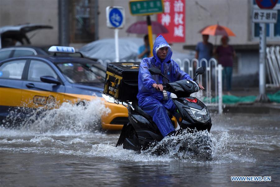Beijing: Chuva intensa provoca inunda??es em partes da cidade