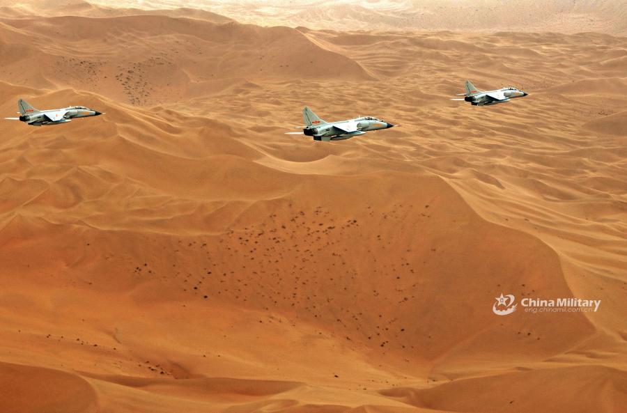 For?a Aérea realiza exercício de treinamento 