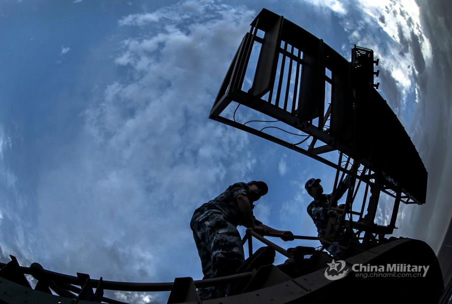 For?a Aérea realiza exercício de treinamento 