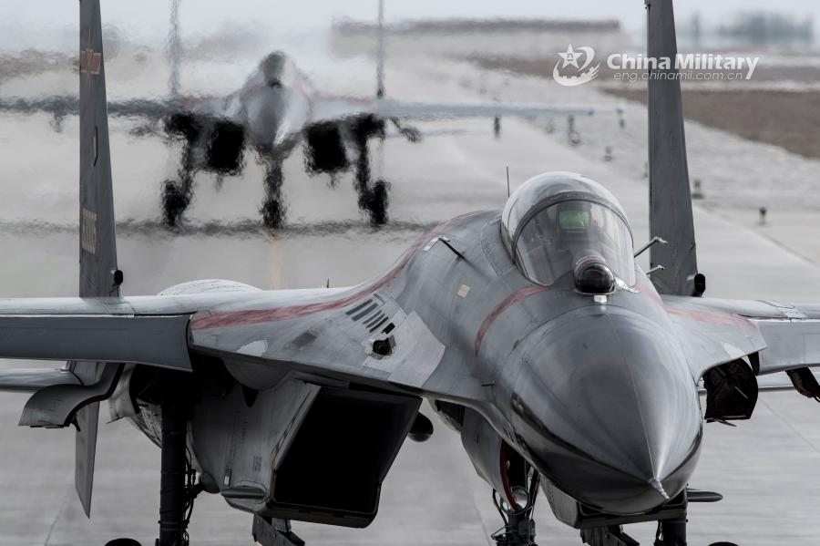 For?a Aérea realiza exercício de treinamento 