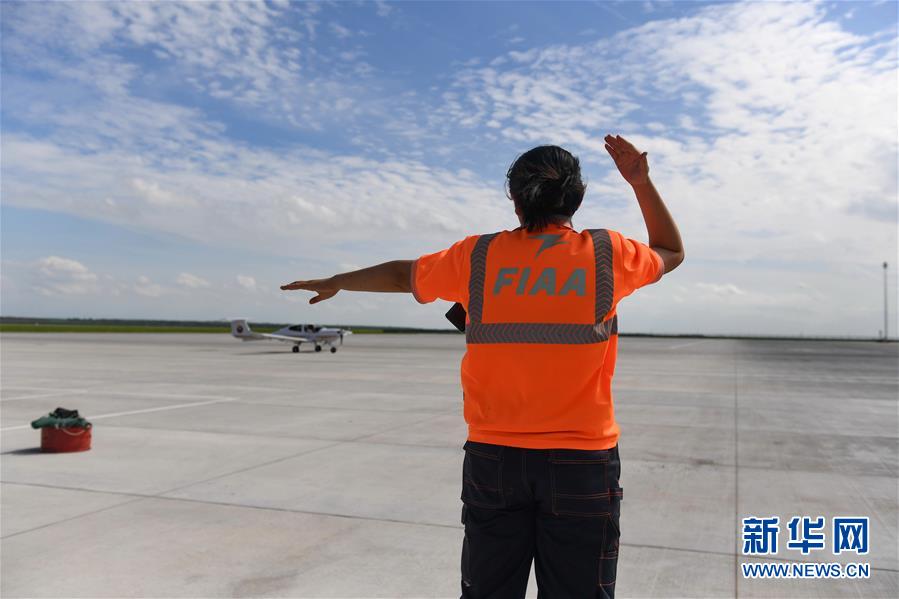 Trabalho diário de técnica de manuten??o de avi?es pós-1990