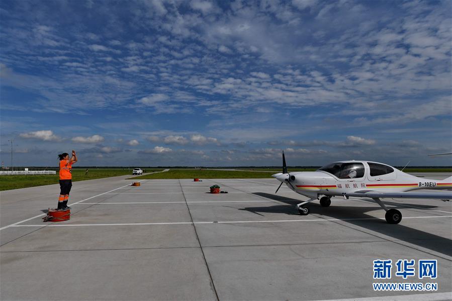 Trabalho diário de técnica de manuten??o de avi?es pós-1990