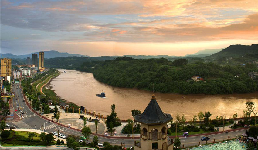 Estrada com ciclovia turística ajuda Chishui no combate à pobreza