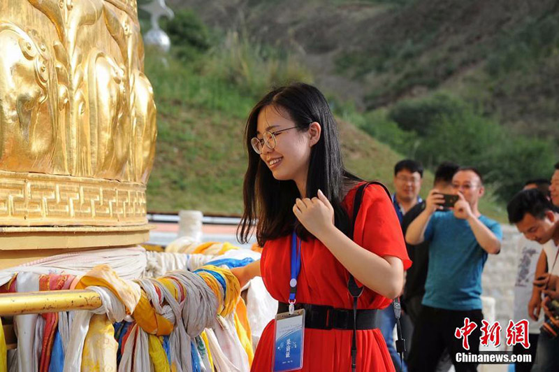 Galeria: Maior roda de ora??o coberta em folha de ouro do mundo