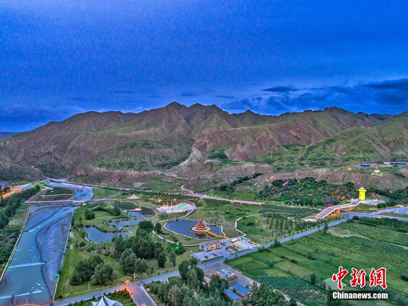 Galeria: Maior roda de ora??o coberta em folha de ouro do mundo