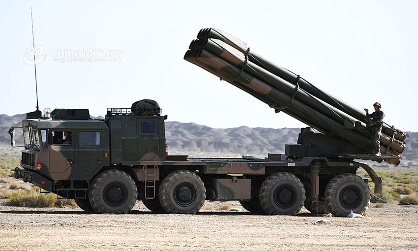 Lan?a-foguetes PHL-03 MLRS é testado no deserto de Gobi
