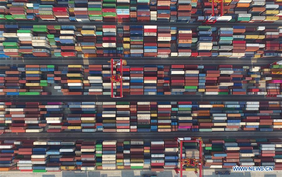 Porto de Shanghai bate recorde de movimenta??o de contêineres em 2017