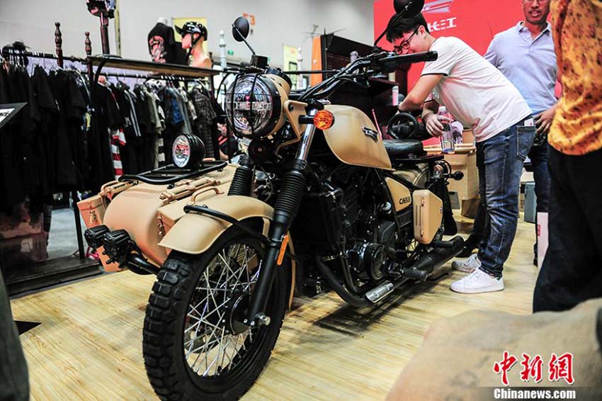 Centenas de motos expostas em Beijing