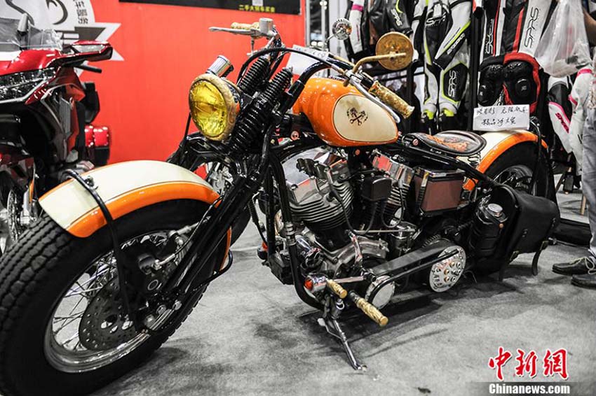 Centenas de motos expostas em Beijing