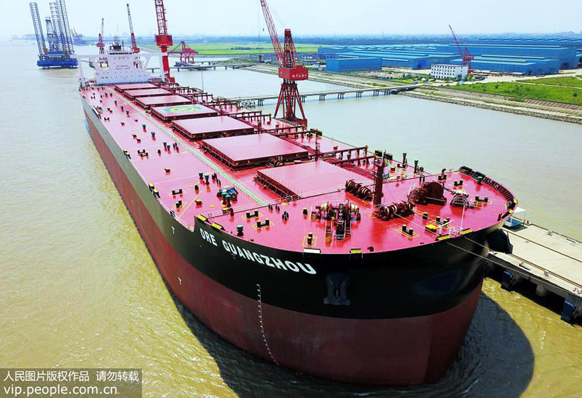 China: Maior navio de transporte de minério do mundo inicia primeira viagem