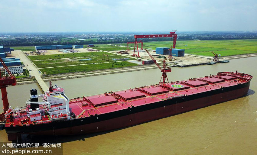 China: Maior navio de transporte de minério do mundo inicia primeira viagem