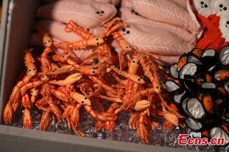 Insólito: Artista Lucy Sparrow abre um supermercado de produtos de feltro