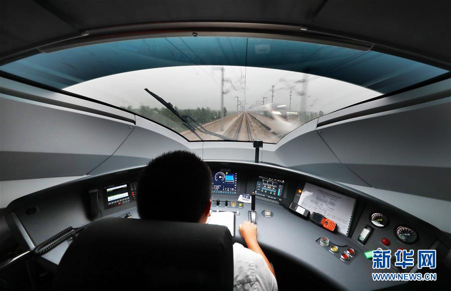 Trens-bala de 350km/h come?am a operar entre Beijing e Tianjin