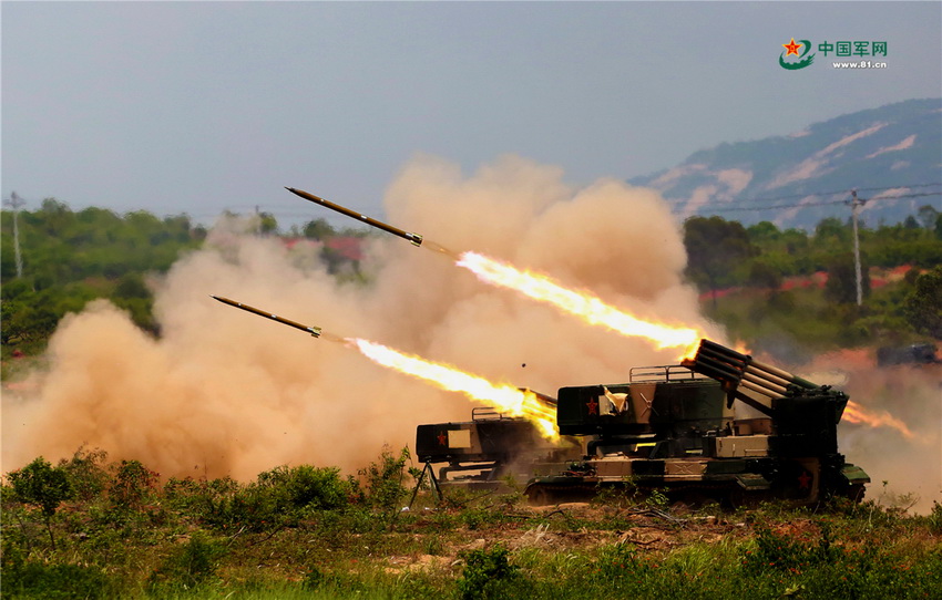 Exército chinês realiza exercício de simula??o de batalha