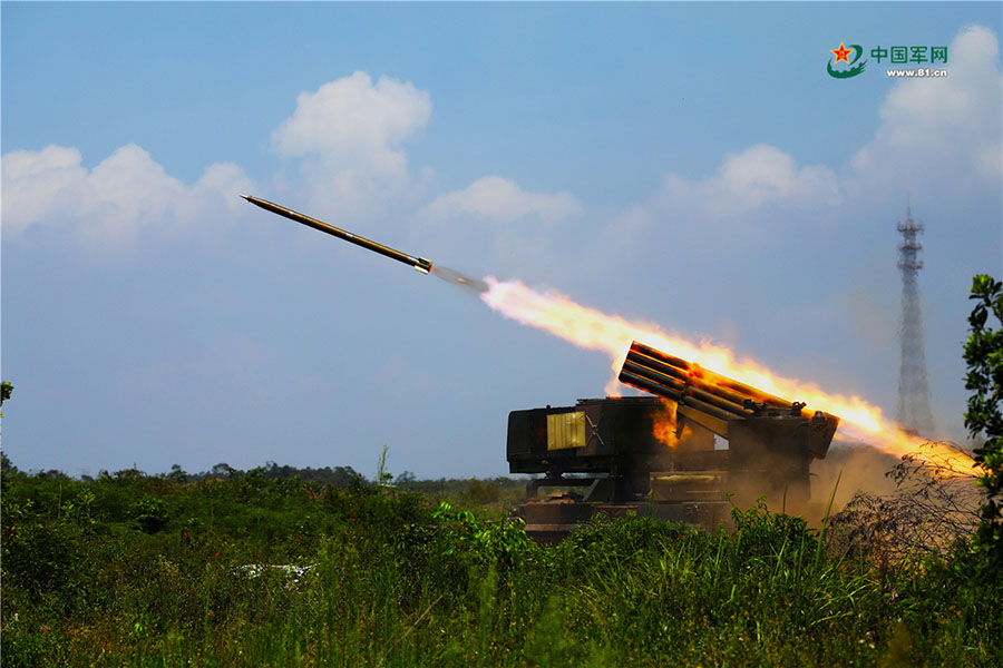 Exército chinês realiza exercício de simula??o de batalha