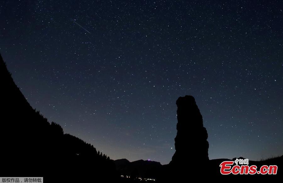 Chuva de meteoros ilumina o céu do mundo inteiro