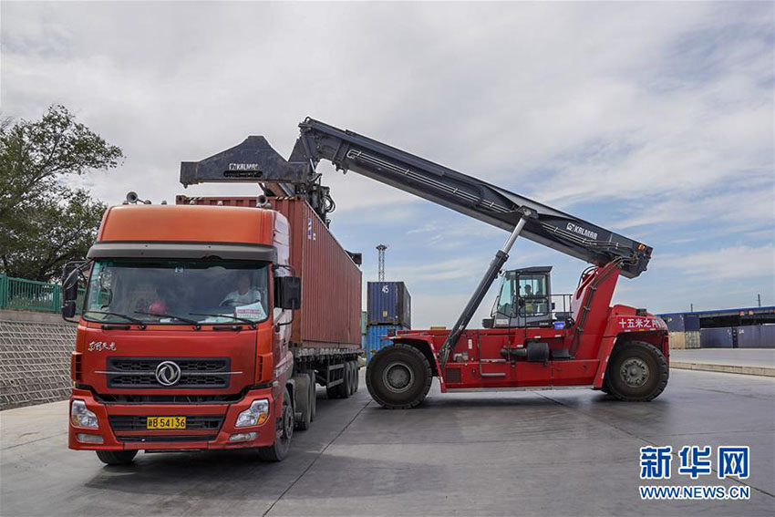 Trem de carga China-Europa celebra dois anos de funcionamento do centro logístico de Urumqi