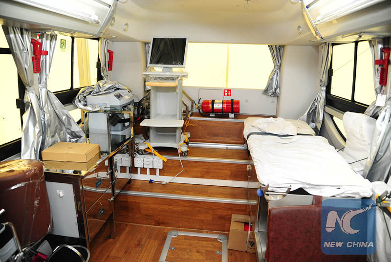 Cruz Vermelha da China doa clínicas móveis e ambulancias para Síria