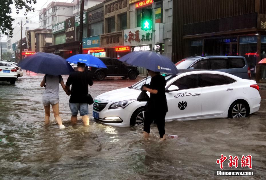 Tuf?o Rumbia provoca chuvas intensas em Dalian