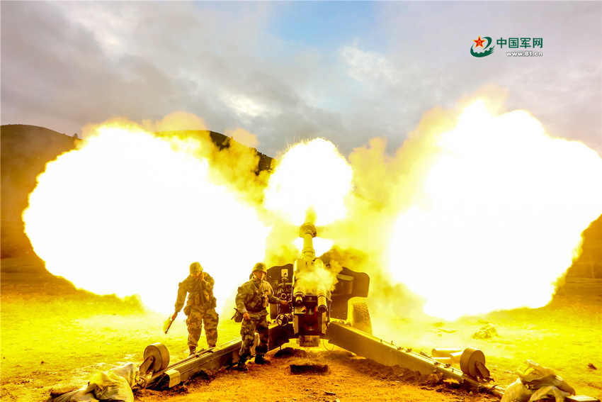 ELP da China realiza exercício militar na província de Sichuan