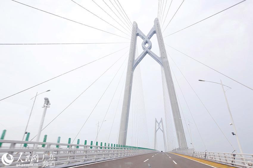 Ponte Hong Kong-Zhuhai-Macau será aberta à circula??o no final do ano