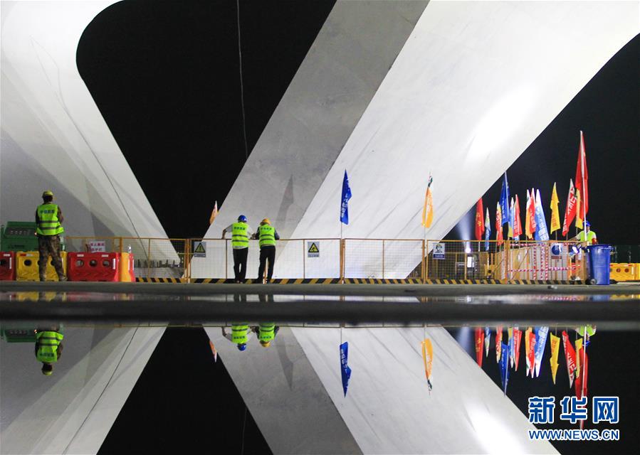 Ponte giratória da autoestrada Weifang-Rizhao gira com sucesso
