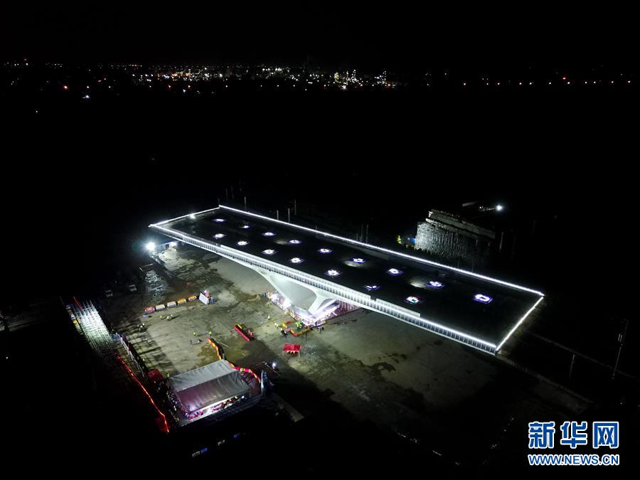 Ponte giratória da autoestrada Weifang-Rizhao gira com sucesso