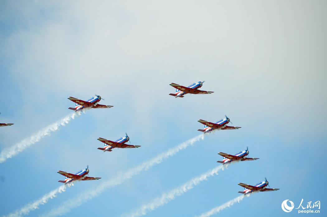 For?a Aérea do ELP realiza exercícios abertos ao público em Changchun