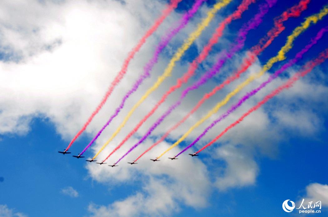 For?a Aérea do ELP realiza exercícios abertos ao público em Changchun